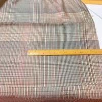 格子柄の布地と定規