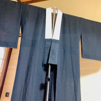 黒地の単長襦袢